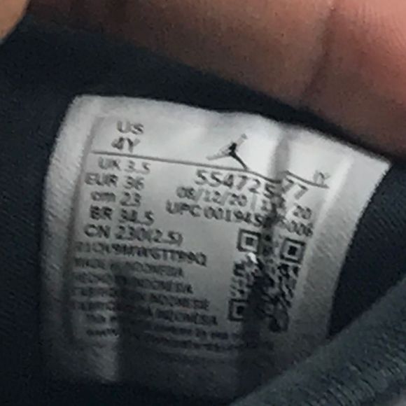 Nike Air Jordan 1 Mid GS Hyper Royal Blue/Black 554725-077 Youth Size 4Y - Picture 11 of 12